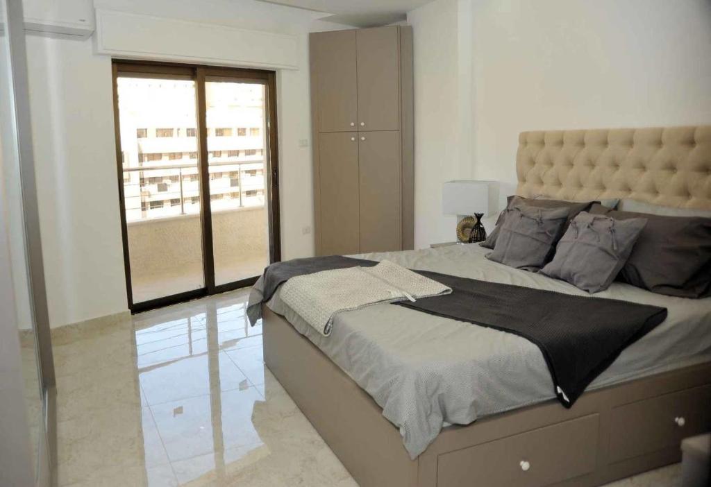Amazing one Bedroom Apartment in Amman Elwebdah 7 - image 3