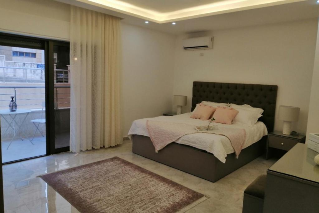 Amazing one Bedroom Apartment in Amman Elwebdah 3 - main image