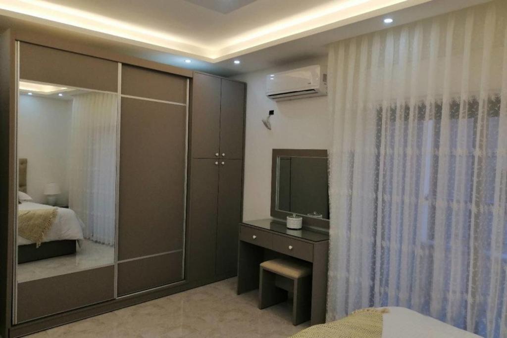 Amazing one Bedroom Apartment in Amman Elwebdah 3 - image 7