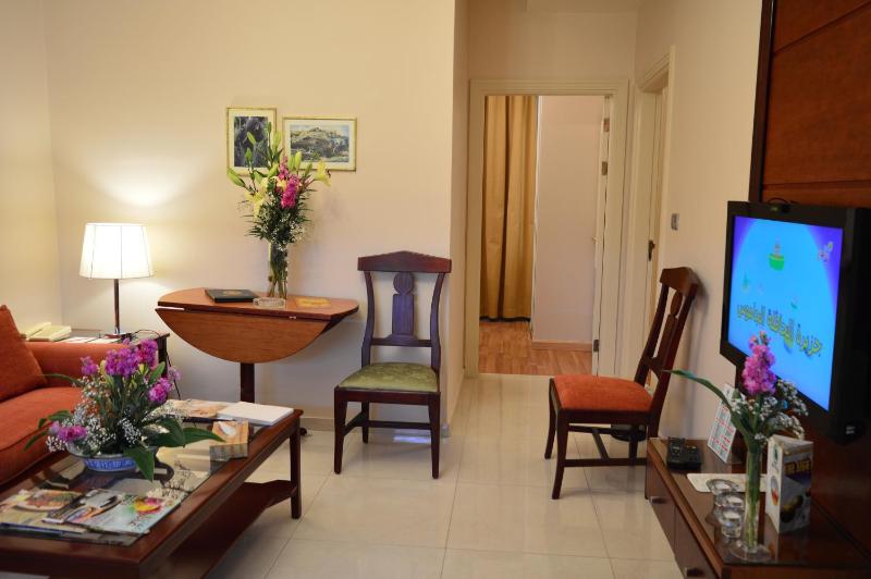 Comfort Hotel Suites - image 7