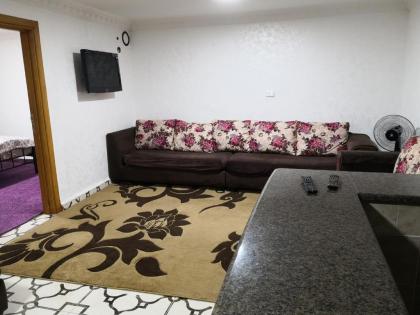 Apartment private entrance with terrace for rent close to services and city center - image 10