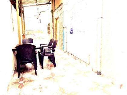 Apartment private entrance with terrace for rent close to services and city center - image 5