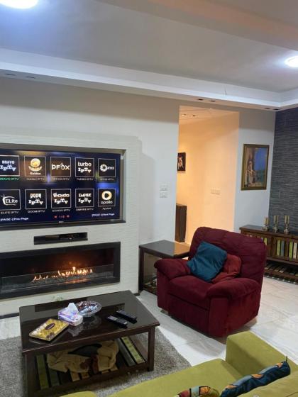 3-bedroom Ground floor house with indoor fireplace - image 8