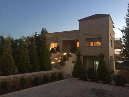 4 bedrooms house with city view balcony and wifi at Amman - image 16