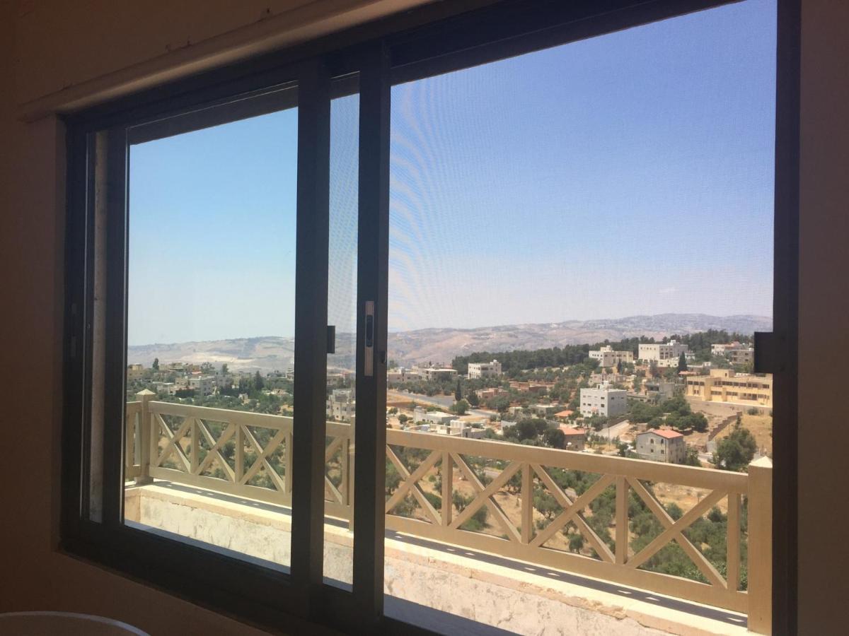 4 bedrooms house with city view balcony and wifi at Amman - image 5