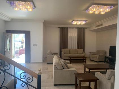 Luxurious 3 Bedroom Villa in Abdoun-Amman - image 18