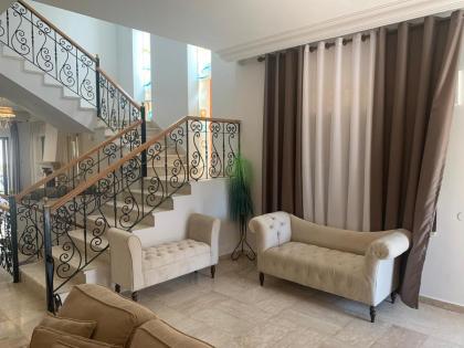 Luxurious 3 Bedroom Villa in Abdoun-Amman - image 2