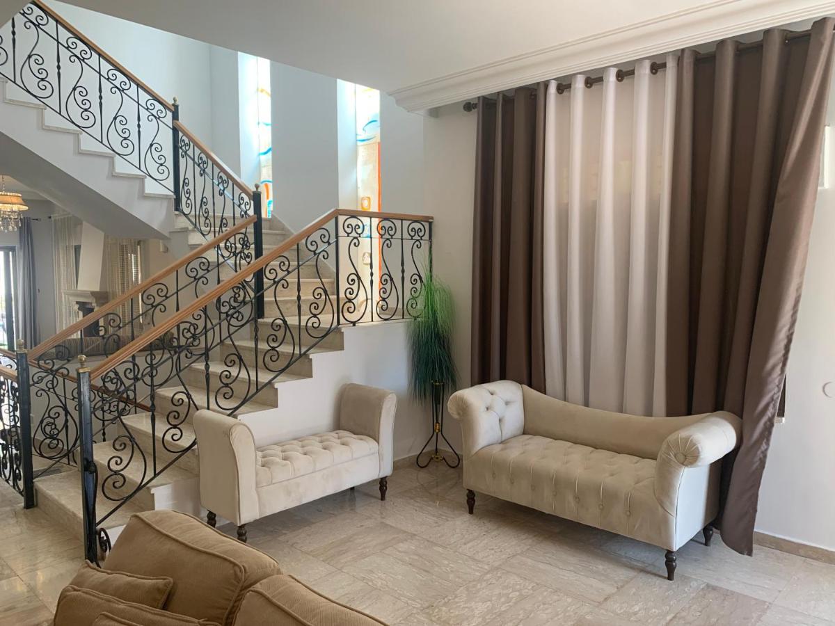 Luxurious 3 Bedroom Villa in Abdoun-Amman - image 2