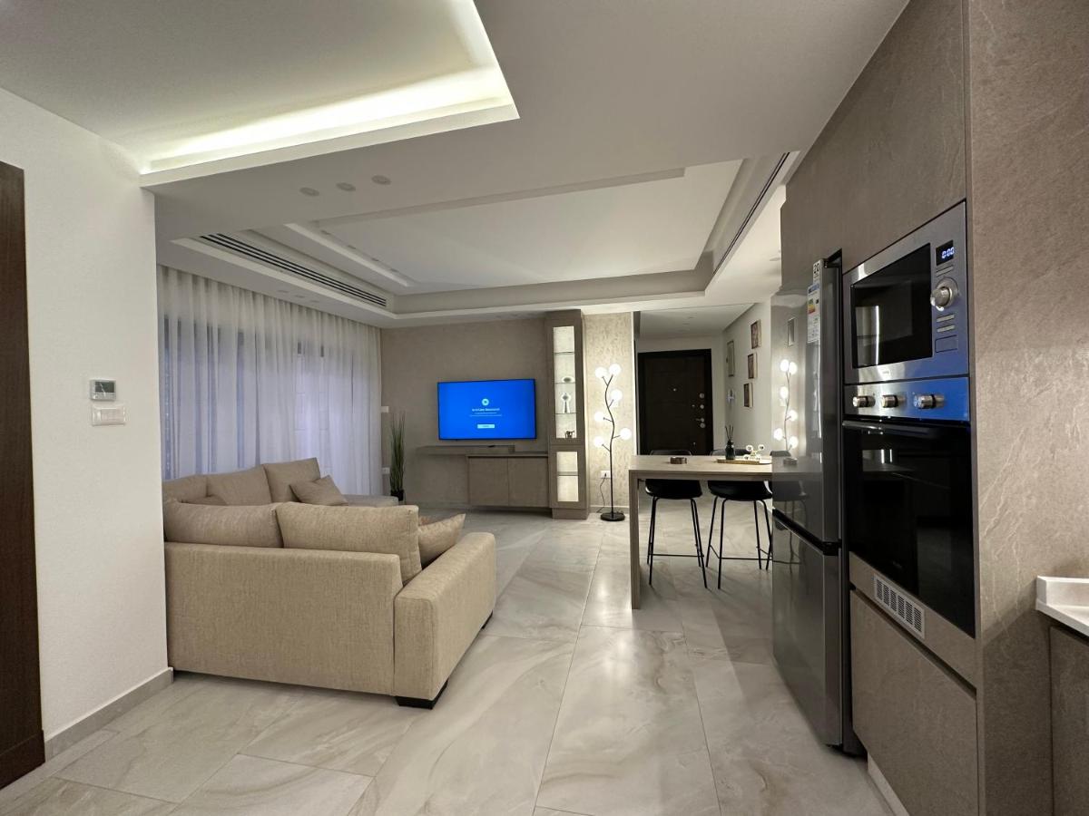 Brand New luxury 2 B Apartment - image 4