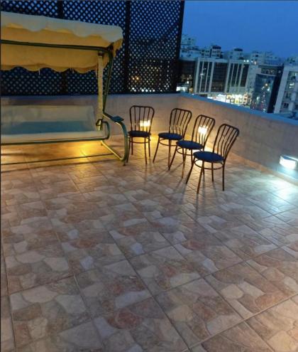 Beautiful 1 bedroom rooftop apartment with a great terrace - image 7