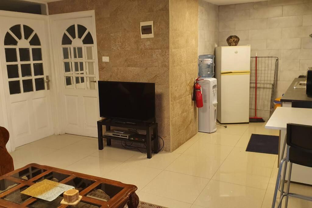 ‘C’ DAZZLING MODERN 2 BDRM APT IN KHALDA Free WIFI - image 4