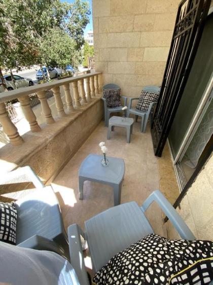 Dair Ghbar Lovely 3-Bedroom with Free parking! - image 5