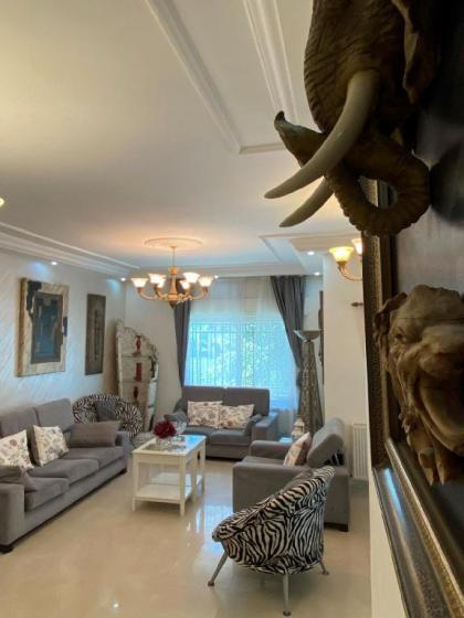 Dair Ghbar Lovely 3-Bedroom with Free parking! - image 6